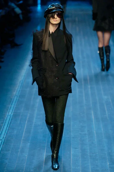 Look 10